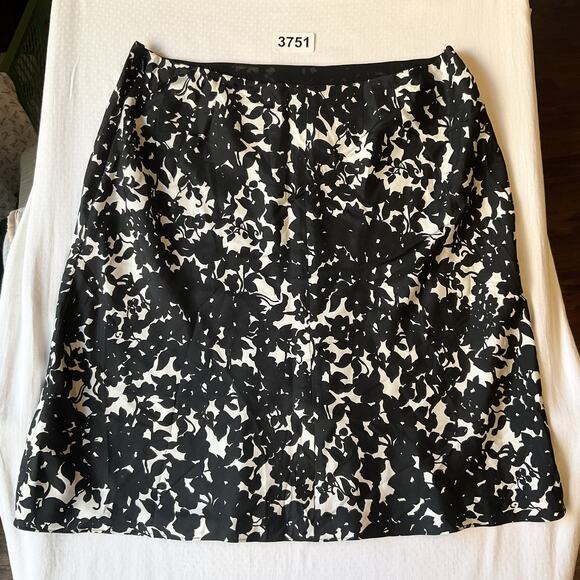 Lauren Ralph Women Silk Skirt 12 Black White Floral A-Line Lined Knee Length - Picture 8 of 8